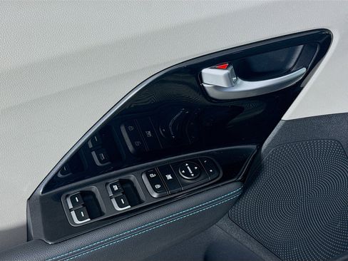 Used 2022 Kia Niro LXS image 24