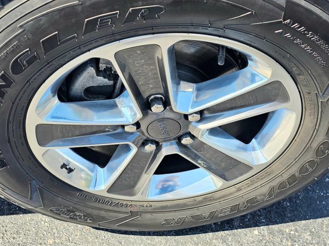 Used 2021 Jeep Wrangler Unlimited Sahara AWD/4WD image 6