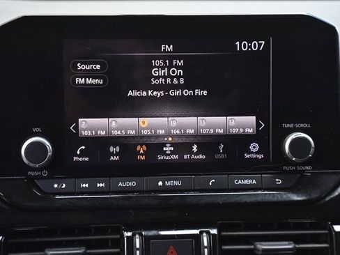 Used 2023 Nissan Pathfinder SV FWD image 16