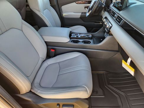 New 2025 Honda Pilot Touring image 14