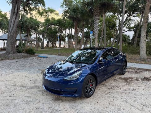 Used 2018 Tesla Model 3 Long Range RWD image 1