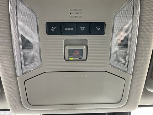 Used 2025 Toyota RAV4 XLE image 28