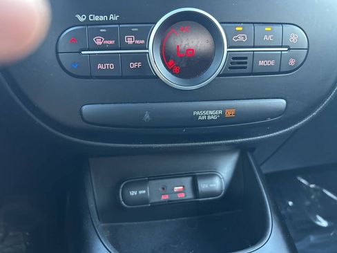 Used 2017 Kia Soul + FWD image 26