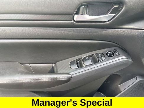 Used 2024 Nissan Altima 2.5 SV image 13