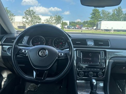 Used 2017 Volkswagen Passat 1.8T SE FWD image 13