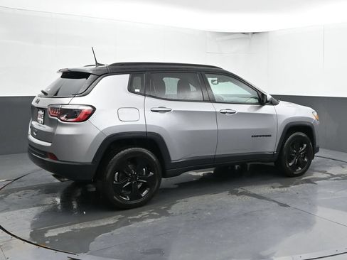 Used 2019 Jeep Compass Latitude AWD/4WD image 3
