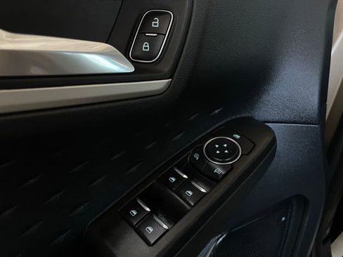 Used 2020 Ford Escape SE image 28