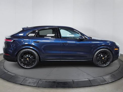 Certified 2024 Porsche Cayenne Coupe AWD/4WD image 8