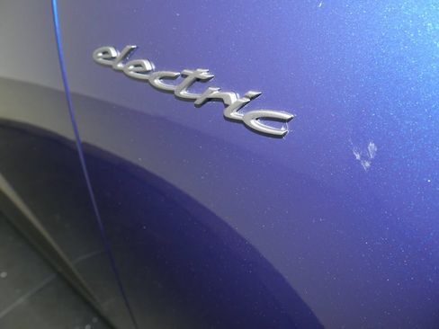 Certified 2026 Porsche Macan Turbo Electric AWD/4WD image 12