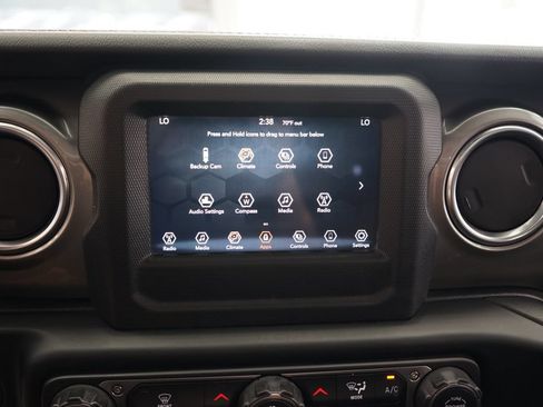 Used 2021 Jeep Wrangler Unlimited Sahara AWD/4WD image 31