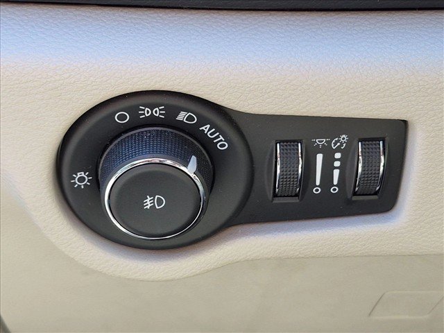 Used 2017 Chrysler Pacifica Touring-L FWD image 17