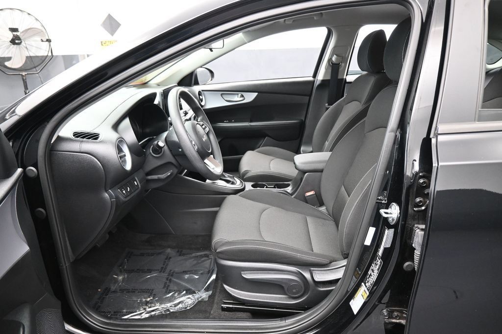 Used 2024 Kia Forte LXS w/ LXS Technology Package FWD image 11