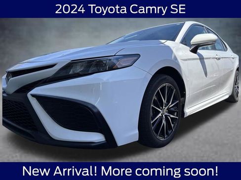 Used 2024 Toyota Camry SE w/ Convenience Package image 2