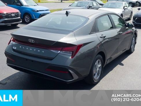 Certified 2026 Hyundai Elantra SE FWD image 5