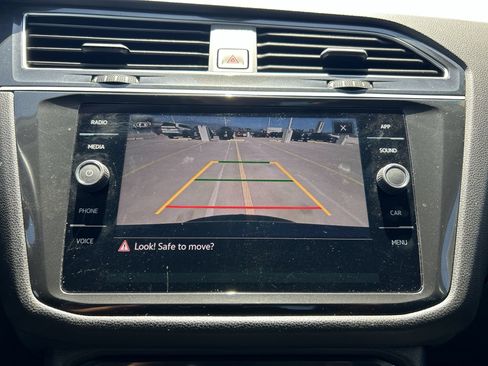 Used 2024 Volkswagen Tiguan SE AWD/4WD image 23