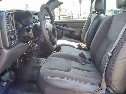 Used 2007 Chevrolet Silverado 2500 W/T RWD image 17