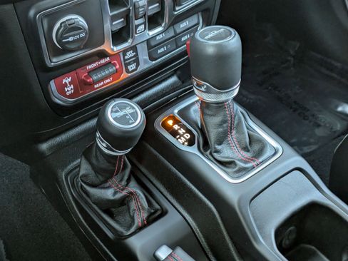 Used 2023 Jeep Gladiator Rubicon w/ LED Lighting Group image 21