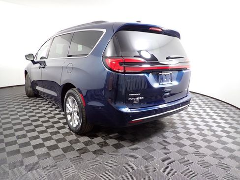 Used 2022 Chrysler Pacifica Touring-L w/ Uconnect Theater Family Group image 13