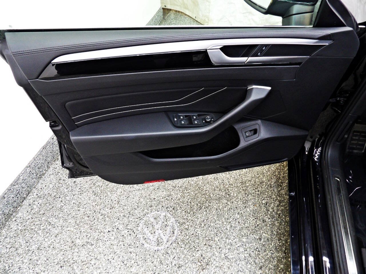 Used 2021 Volkswagen Arteon SE w/ Luggage Net & Mats Package FWD image 7