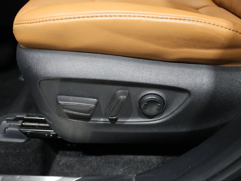 Used 2024 Toyota Highlander Platinum AWD/4WD image 10