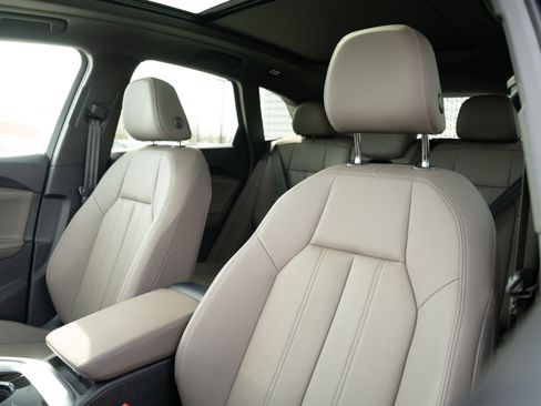 Certified 2025 Audi Q5 Premium w/ Convenience Package image 23