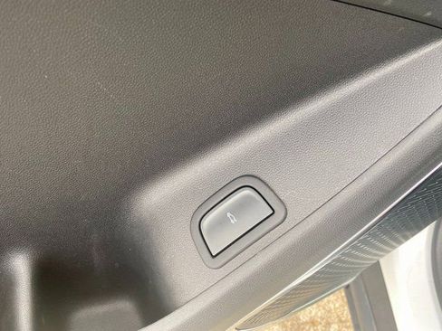 Used 2025 GMC Acadia Elevation image 21