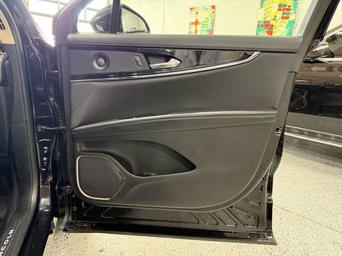 Used 2023 Lincoln Nautilus AWD w/ Premium Package image 17