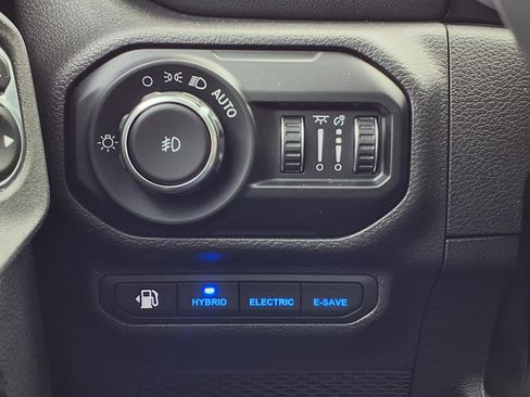 Used 2022 Jeep Wrangler Unlimited Sahara w/ Cold Weather Group image 18