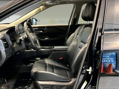 Used 2023 Nissan Rogue SV w/ SV Premium B Package image 11