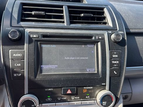 Used 2014 Toyota Camry LE FWD image 9