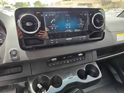 Used 2024 Mercedes-Benz Sprinter 3500 image 25