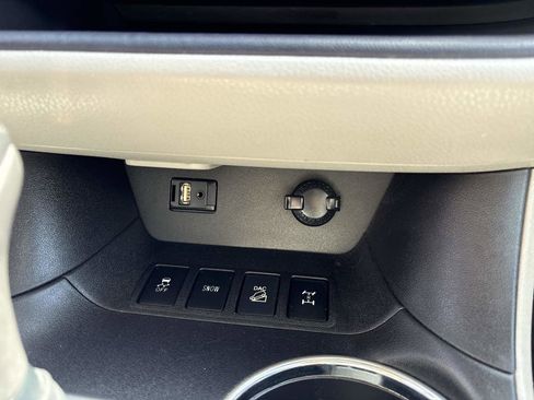 Used 2014 Toyota Highlander XLE AWD/4WD image 29