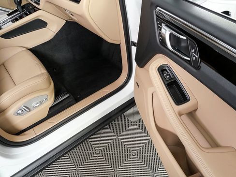 New 2026 Porsche Macan AWD image 26