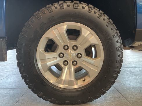 Used 2018 Chevrolet Silverado 1500 LT w/ All Star Edition AWD/4WD image 9