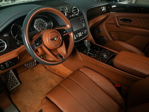 Used 2019 Bentley Bentayga image 27