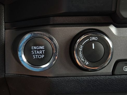 Used 2022 Toyota Tacoma TRD Off-Road w/ Technology Package AWD/4WD image 15