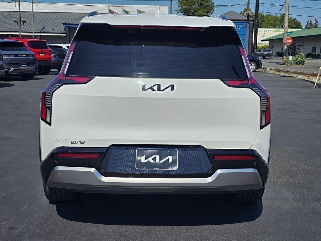 Used 2024 Kia EV9 Land AWD/4WD image 4
