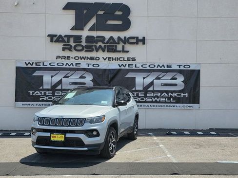 Used 2025 Jeep Compass Limited AWD/4WD image 2