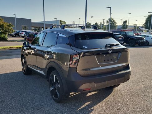 Used 2025 Nissan Kicks SR FWD image 5
