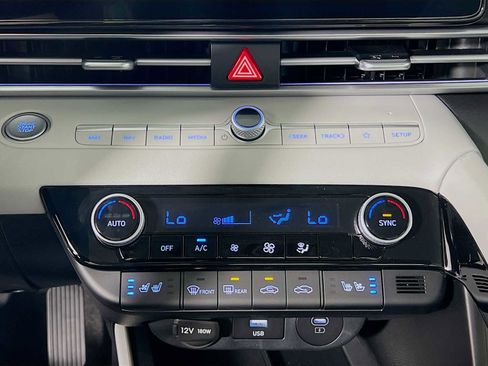 Used 2025 Hyundai Elantra Limited image 11