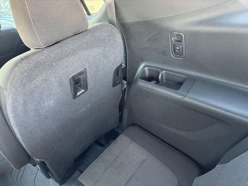 Used 2023 Chevrolet Traverse LT FWD image 13