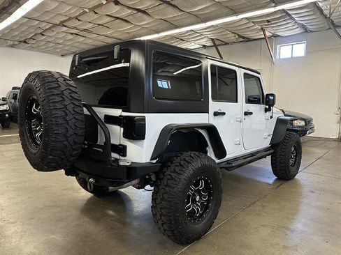Used 2015 Jeep Wrangler Unlimited Rubicon w/ Connectivity Group AWD/4WD image 3
