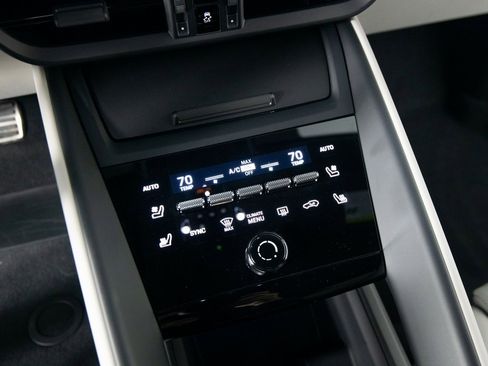 Certified 2025 Porsche Macan 4S Electric image 28