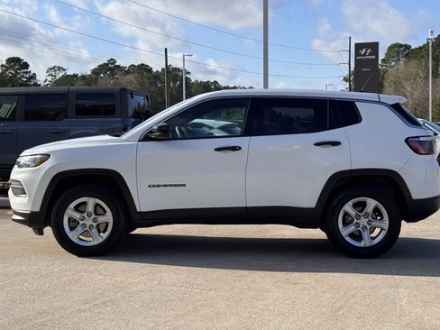 Used 2024 Jeep Compass Sport image 9