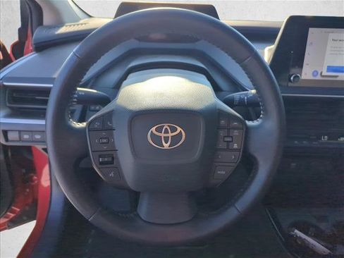 Used 2025 Toyota Prius LE FWD image 17