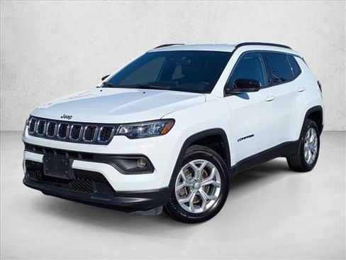 Used 2024 Jeep Compass Latitude image 1