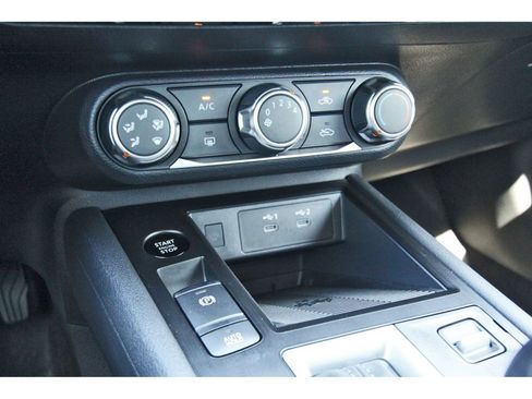 Certified 2025 Nissan Kicks SV image 25