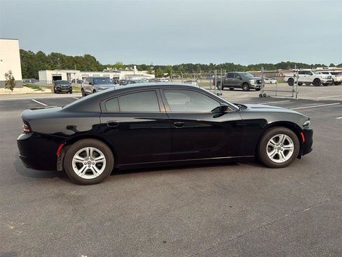 Used 2019 Dodge Charger SXT w/ Leather Interior Group RWD image 5