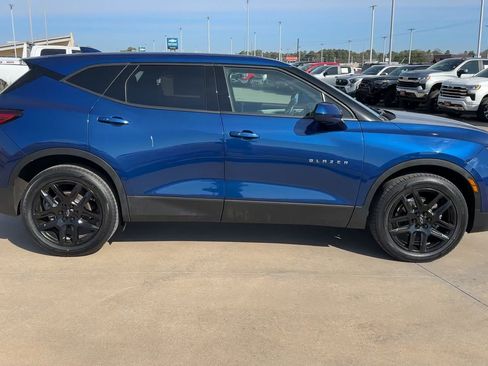 Used 2022 Chevrolet Blazer LT image 2