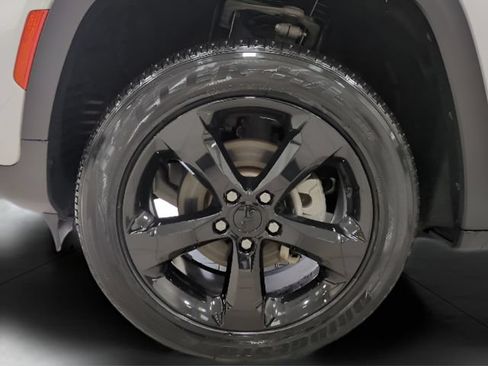 Used 2023 Jeep Grand Cherokee Altitude AWD/4WD image 24